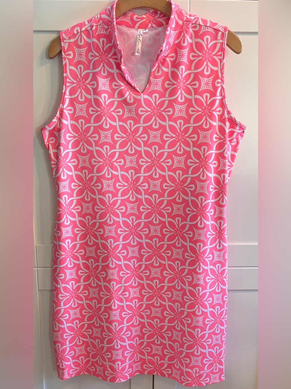 Lulu-B Pink and White Sleeveless Printed V-Neck Tank Dress